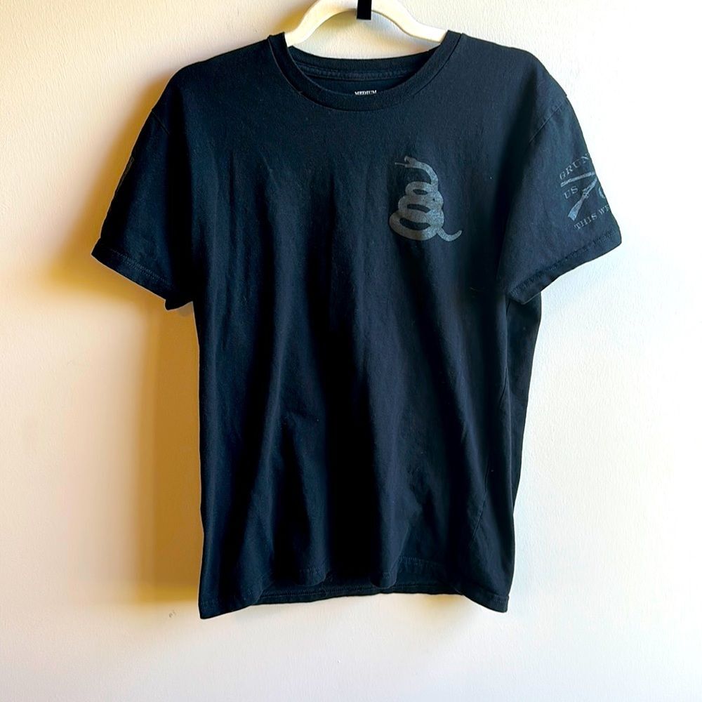 Grunt Style Black T-Shirt with Snake on Front and Back Size Medium